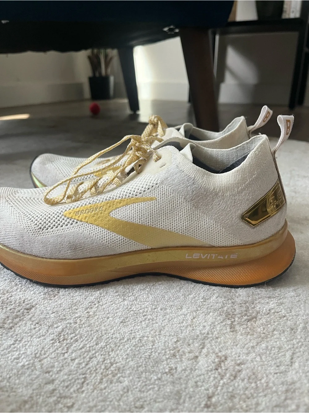 Brooks Levitate 4 Victory Edition Size 9